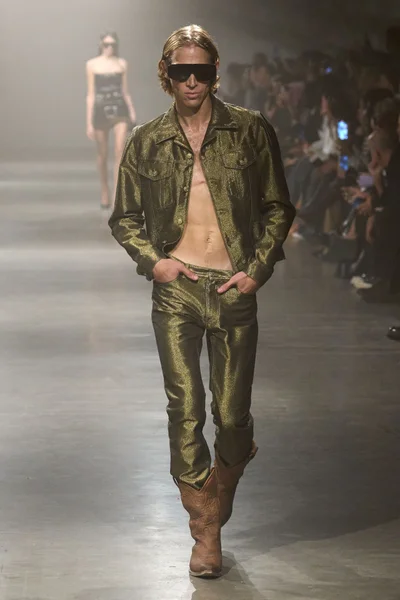 Look 37